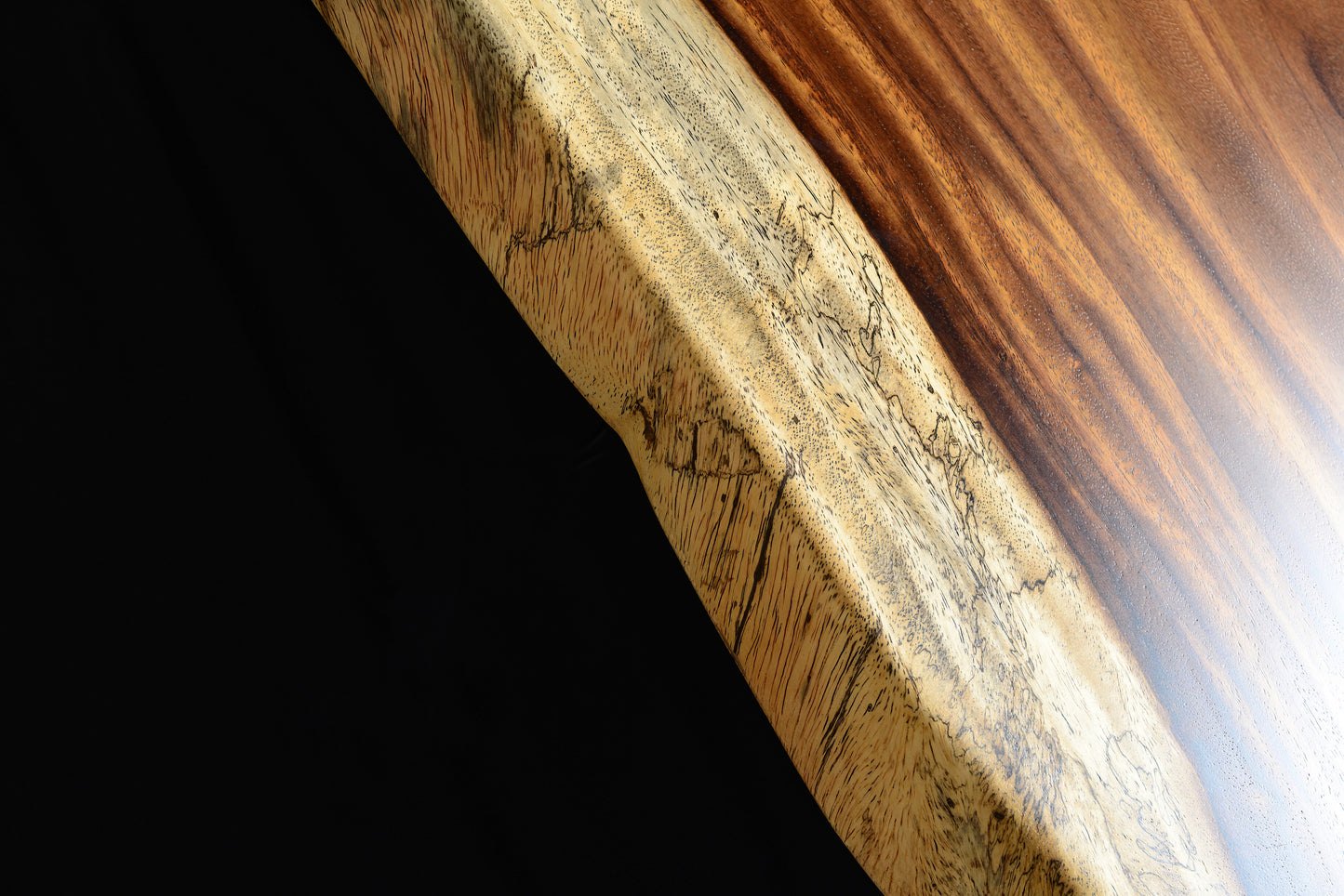 Bella - Guanacaste Tisch (Ausstellungstisch)